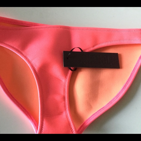 NWT TRIANGL Neoprene Coral Medium